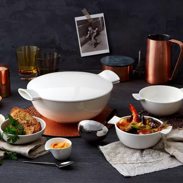 Soup Passion Tureen by Villeroy &amp; Boch -Premium Porcelain - Made in Germany - Dishwasher and Microwave Safe - Service for 4 - 84.5 Ounce Capacity - 12.5 x 10.25 x 4 Inches)