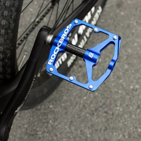 imageRock BROS Mountain Bike Pedals Flat Bicycle Pedals 916 Lightweight Road Bike Pedals Carbon Fiber Sealed Bearing Flat Pedals for MTBBlue