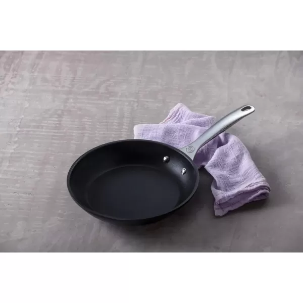imageLe Creuset Toughened Nonstick PRO Cookware Set 2 pc 95quot ampamp 11quot Fry PanMedium
